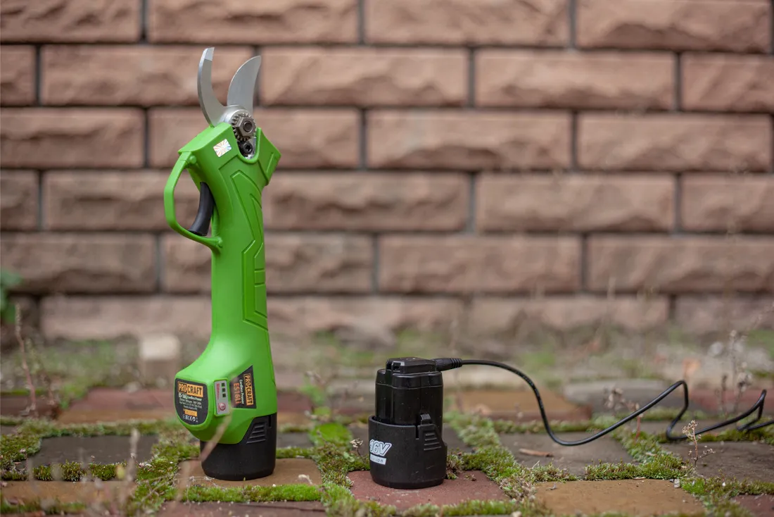 sekator-akumulatorowy-procraft-es16li