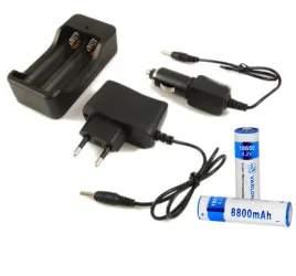 ladowarka-akumulatorow-samochodowa-sieciowa-akumulatory-18650-zestaw