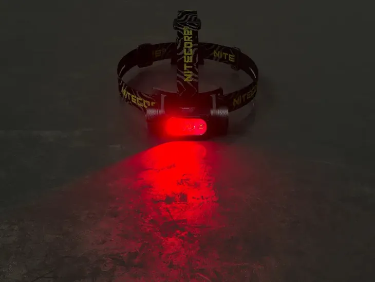 latarka-czolowa-nitecore-hc65-v2-model-031504