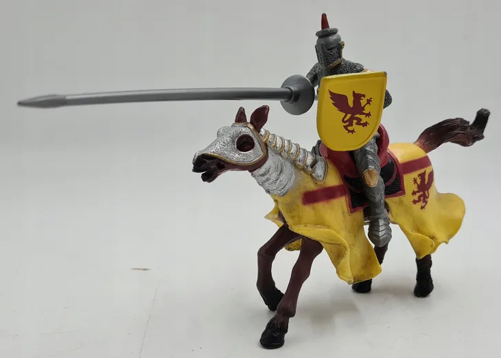 kon-rycerza-gryfa-marka-papo