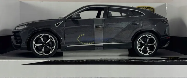 lamborghini-usus-grey-1-18-bburago-waga-z-opakowaniem-1-1-kg