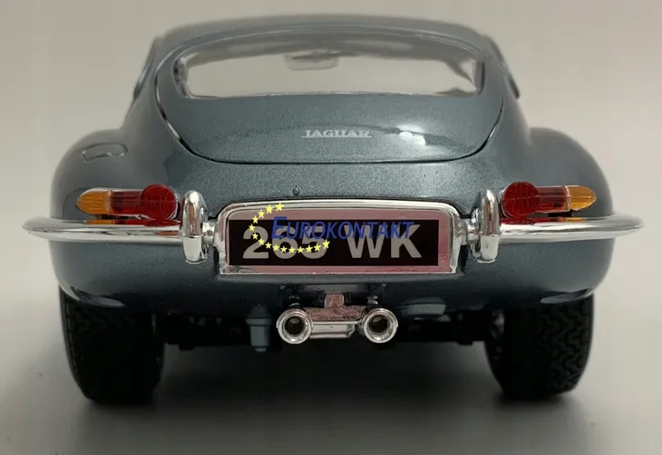 jaguar-e-coupe-1961-silver-blue-1-18-bburago-stan-nowy-kod-producenta-12044