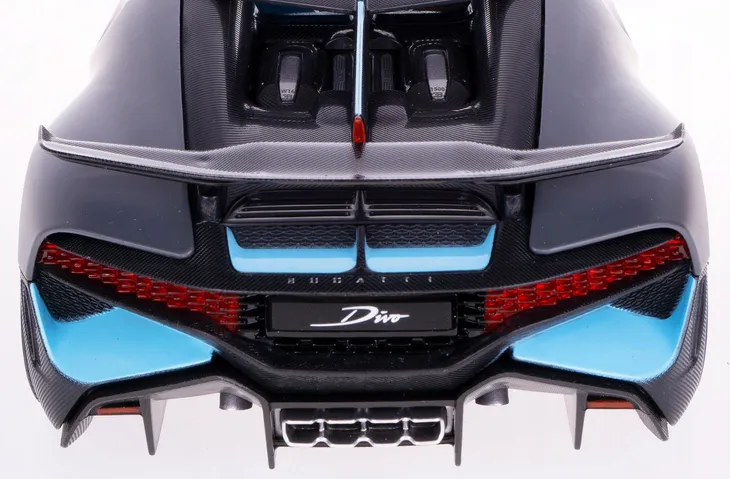 bugatti-divo-metalik-red-1-18-bburago-stan-nowy-marka-bburago