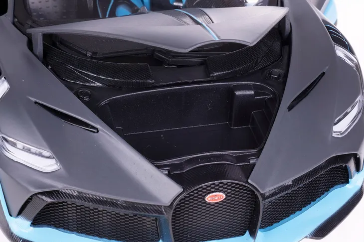 bugatti-divo-metalik-red-1-18-bburago-stan-nowy-waga-z-opakowaniem-0-15-kg