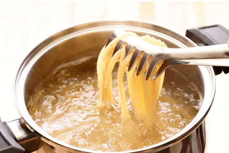 szczypce-do-spaghetti-18-10-fackelmann-dlugosc-200-mm