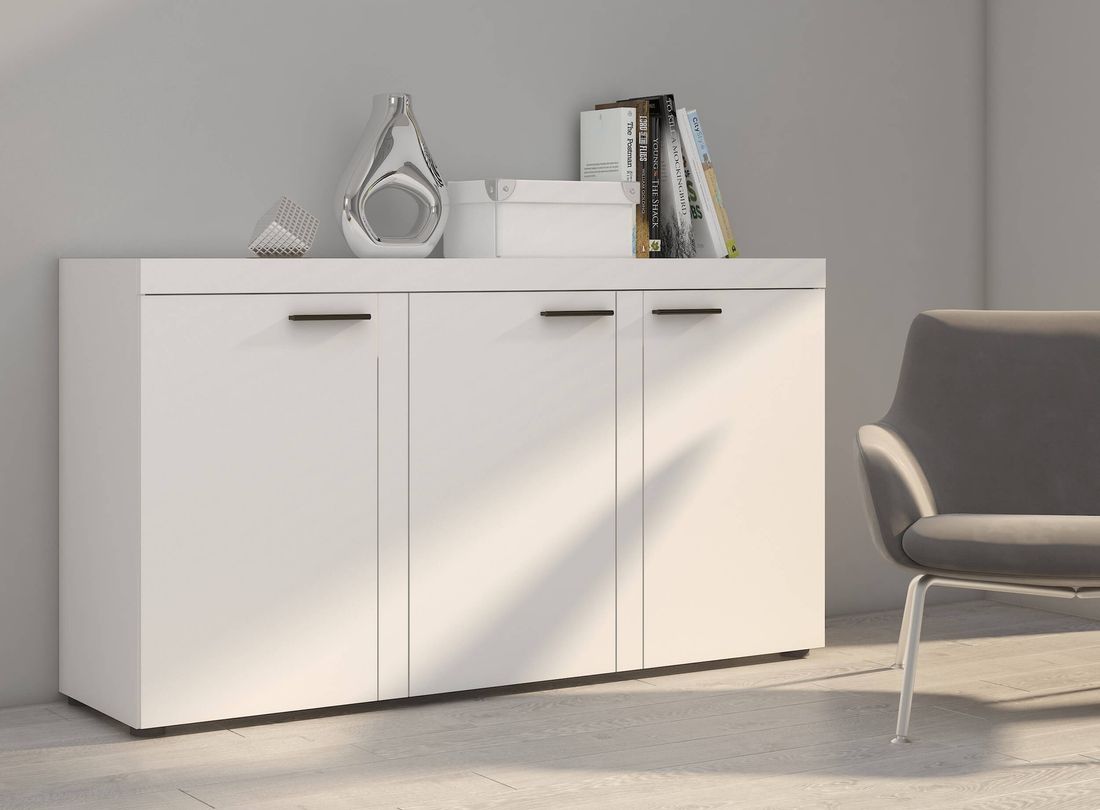 pojemna-szafa-trzydrzwiowa-duza-komoda-do-salonu-bialy-mat