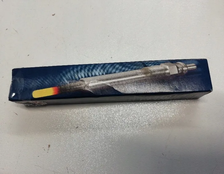 bosch-swieca-zarowa-bmw-e46-e90-e91-e92-e93-e60-e61-e83-e53-e70-0250402002-stan-nowy-dlugosc-calkowita-106-mm