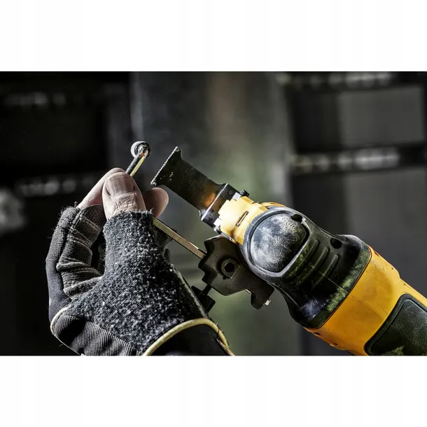 dewalt-dt20701-brzeszczot-do-drewna-multitool-liczba-elementow-w-zestawie-1