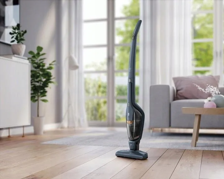 odkurzacz-pionowy-electrolux-eerc75db-niebieski