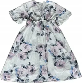 letnia-sukienka-kwiatowa-zwiewna-i-stylowa-idealna-na-lato