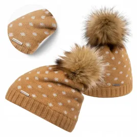 modna-czapka-damska-zimowa-brodrene-camel-w-grochy-ocieplana-polarem