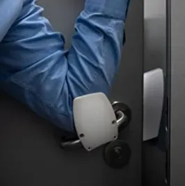 lokciowy-otwieracz-do-drzwi-bezpieczny