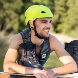kask-ultuna-do-sportow-wodnych-wakeboardkitekajaki