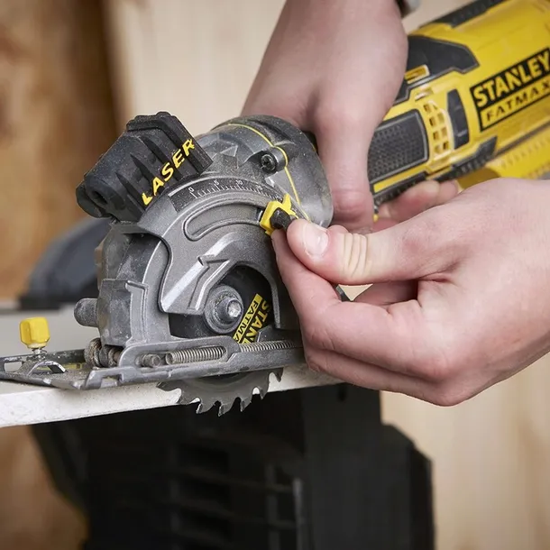 stanley-pilarka-multi-650w-89mm-kufer-waga-urzadzenia-2-1-kg