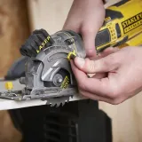 stanley-pilarka-multi-650w-89mm-kufer-waga-urzadzenia-2-1-kg