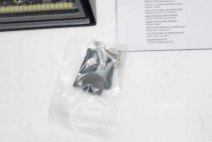 lampa-robocza-hella-1gb-357-098-011-waga-z-opakowaniem-0-32-kg