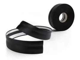 listwa-przypodlogowa-pcv-samoprzylepna-905-czarny-32x23-5-m