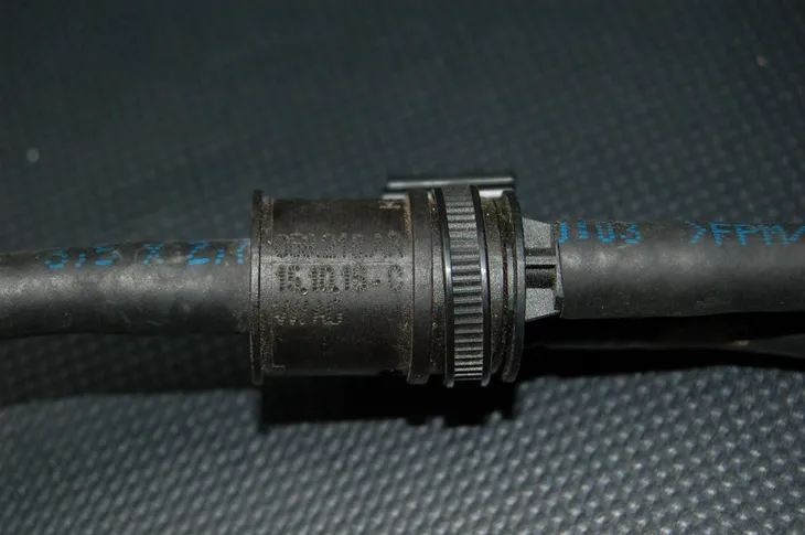 przewod-paliwa-audi-a6-30-tdi-13-producent-czesci-audi-oe