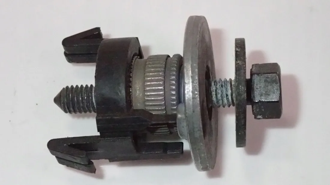 sruba-audi-a6-05-vag-4f0941111