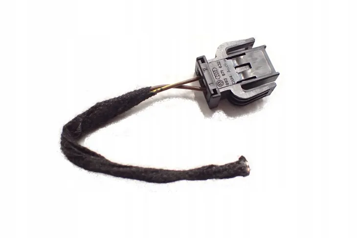 wtyczka-audi-a1-11-stan-nowy