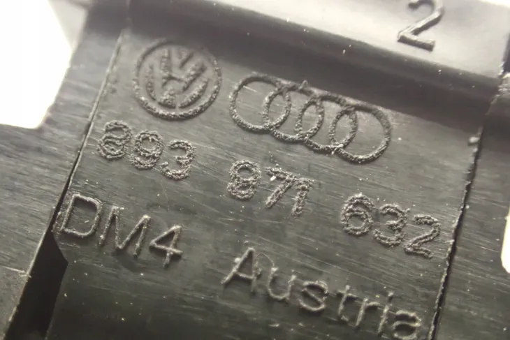 wtyczka-audi-a1-11-producent-czesci-audi-oe