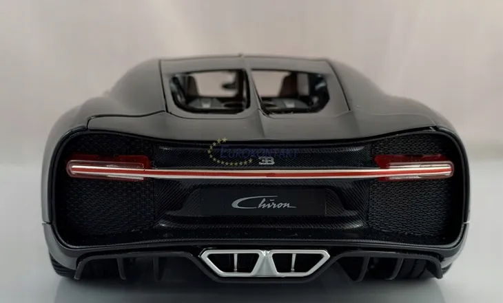 bugatti-chiron-black-red-1-18-bburago-stan-nowy-stan-opakowania-oryginalne