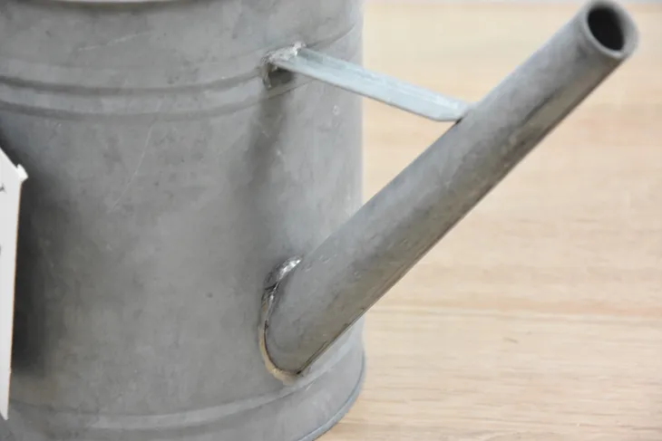 esschert-design-konewka-oz44-material-wykonania-metal