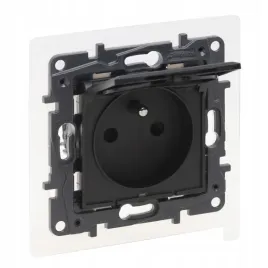 legrand-gniazdo-zasilajace-pojedyncze-z-uziemieniem-ip44-czarny-niloe-step