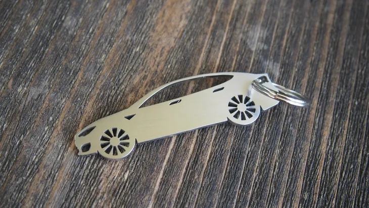 tesla-brelok-model-s-breloczek-zawieszka-dlugosc-70-cm