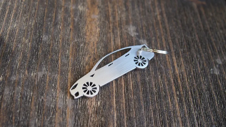 tesla-brelok-model-s-breloczek-zawieszka-stan-nowy-szerokosc-produktu-22-cm