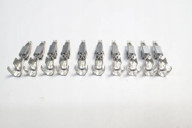 wtyczka-audi-q7-07-producent-czesci-volkswagen-oe