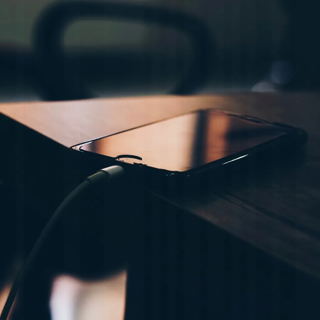 kabel-do-ladowania-lightning-do-iphone-usb-lightning-2-m-czarny