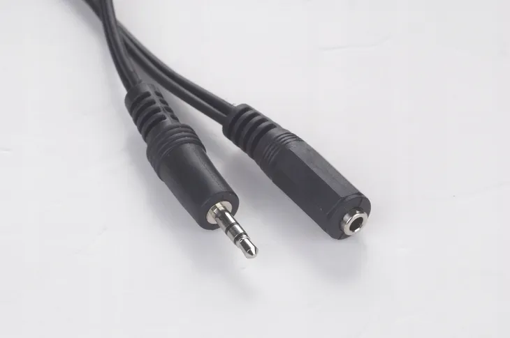 kabel-stereo-minijack-przedluzacz-2m-kod-producenta-cca-423-2m