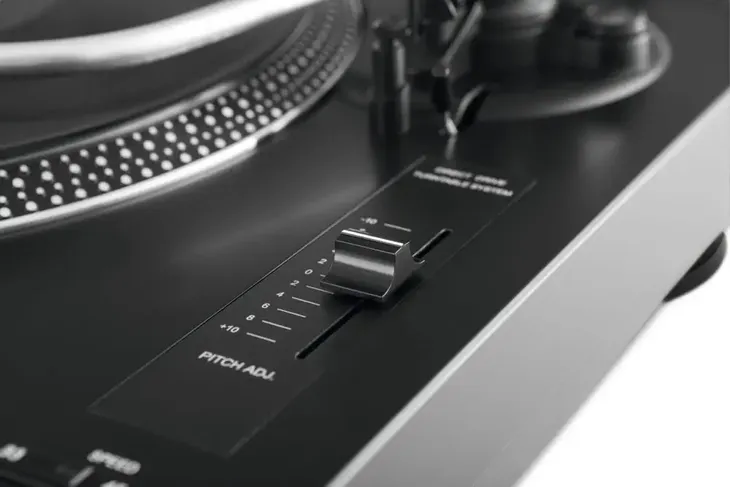 gramofon-techniplayer-lp-300-technisat-wbudowany-przedwzmacniacz-tak