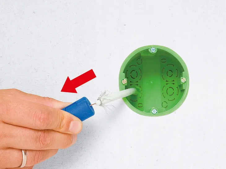 weicon-sciagacz-do-kabli-koncentrycznych-nr-2-kolor-niebieski