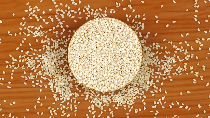 sezam-ziarno-30g-bardzo-dobry-produkt-nie-zawiera-antyzbrylaczy-barwnikow-cholesterolu-cukru-drozdzy-glutenu-gmo-jajek-konserwantow-laktozy-nabialu-oleju-palmowego-orzechow-pestek-pszenicy-soi-tluszczy-trans-utwardzanych