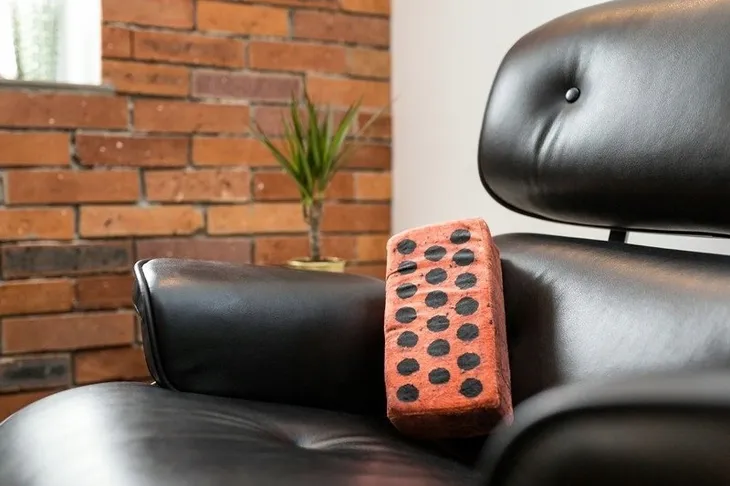 poduszka-cegla-prezent-gadzet-kod-producenta-5903181046759