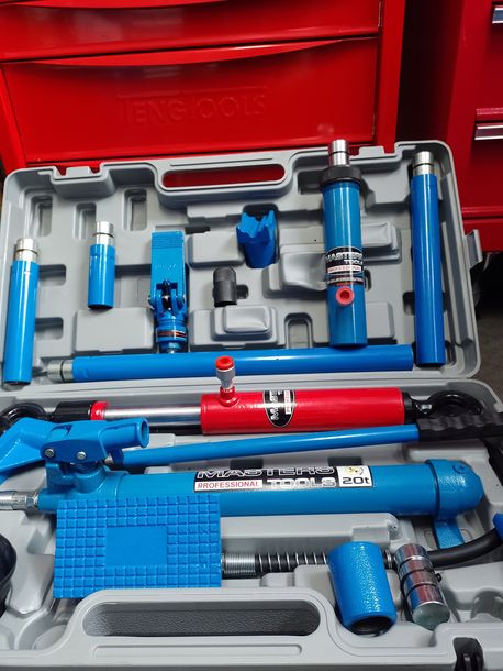 ﻿ROZPIERAK HYDRAULICZNY 20T TON BLACHARSKI ZESTAW HAK SCIAGAJĄCY WALIZKA MOC