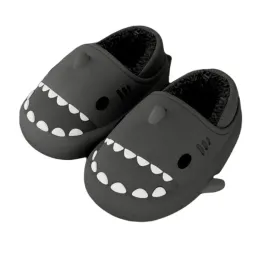 kapcie-domowe-pluszowe-rekiny-ocieplane-laczki-shark-36-37-czarne