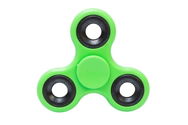 fidget-spinner-trojramienny-75-cm-rozne-kolory-wiek-dziecka-3-lata