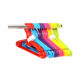 komplet-5-wieszakow-na-ubrania-dzieciece-obrotowy