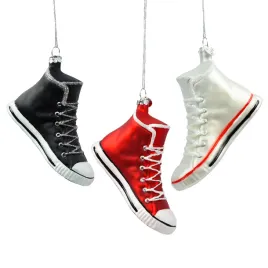 swiateczne-bombki-szklane-trampki-czarne-czerwone-biale-kpl-3-szt-114-cm