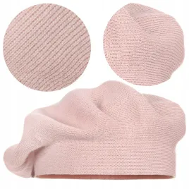 cieply-zimowy-beret-polskiej-marki-majka-ozdobny-detal-rozowy-pudrowy-roz