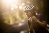 rogelli-tecta-ultralekki-kask-rowerowy-cechy-dodatkowe-otwory-wentylacyjne-regulacja-rozmiaru-regulowane-paski-wkladka-antybakteryjna