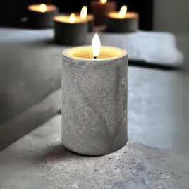 znicz-wklad-swieca-szara-led-efekt-betonu-i-plomienia-cortina-75-x-10-cm