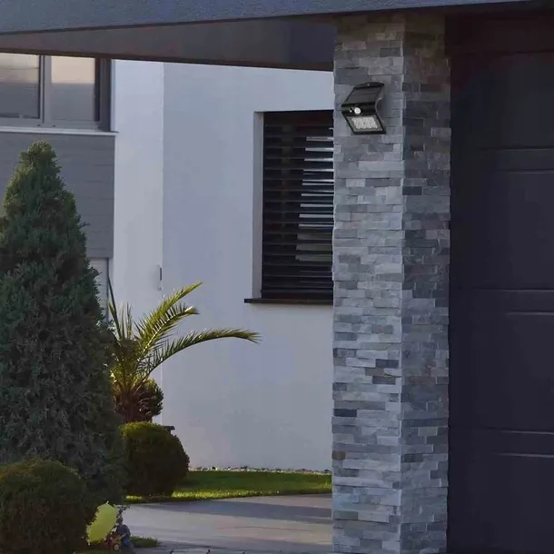 lampka-solarna-butterfly-czarna-15w-wysokosc-produktu-14-cm