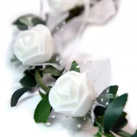 wianek-komunijny-biale-rozyczki-wianki-komunijne