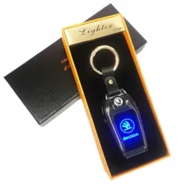 elegancki-brelok-skoda-zapalniczka-zarowa-latarka