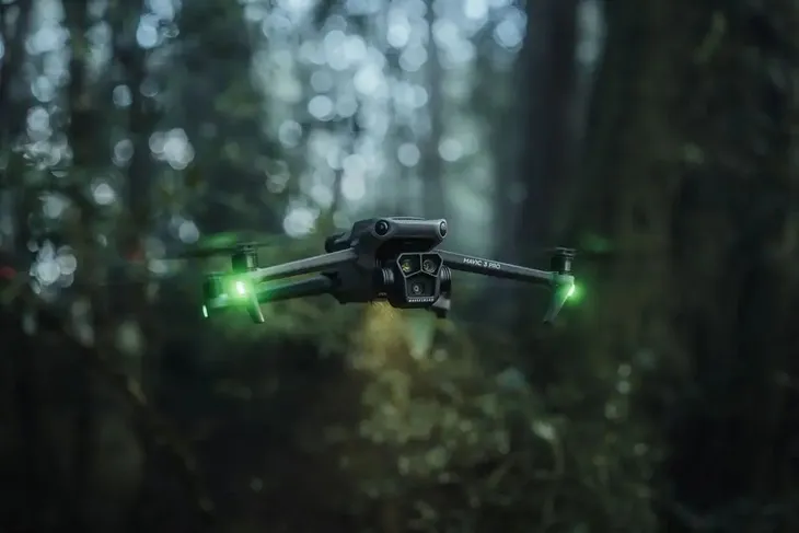 dron-dji-mavic-3-pro-fly-more-combo-dji-rc-czas-lotu-45-min