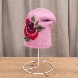 czapka-rozany-haft